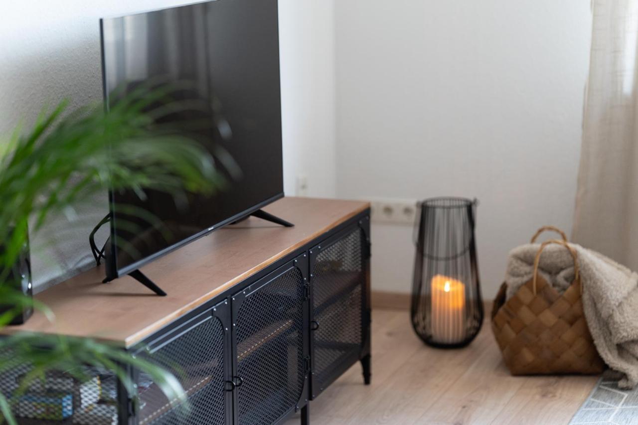 Apart63-Modern-3Room I Smart Tv I Free Parking I Free Wifi 哈姆 外观 照片